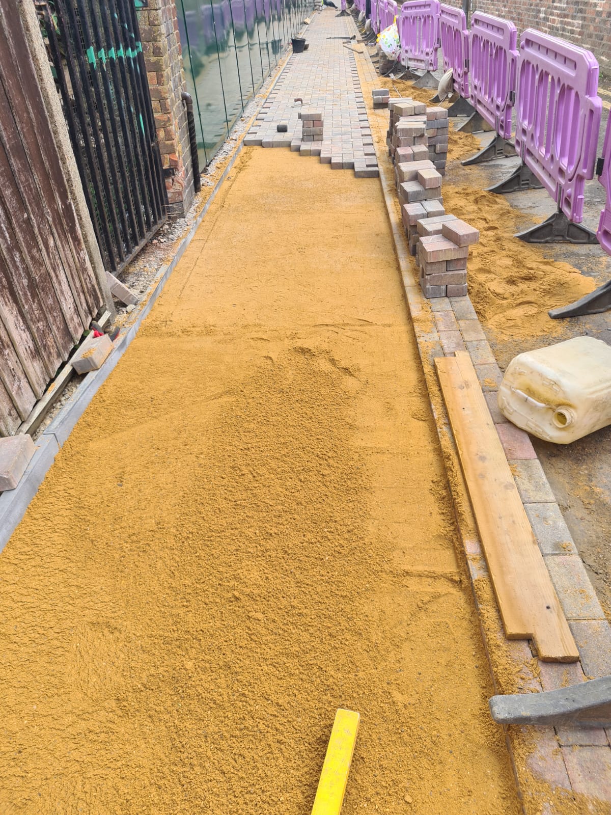 Compacted bedding layer ready for blocks